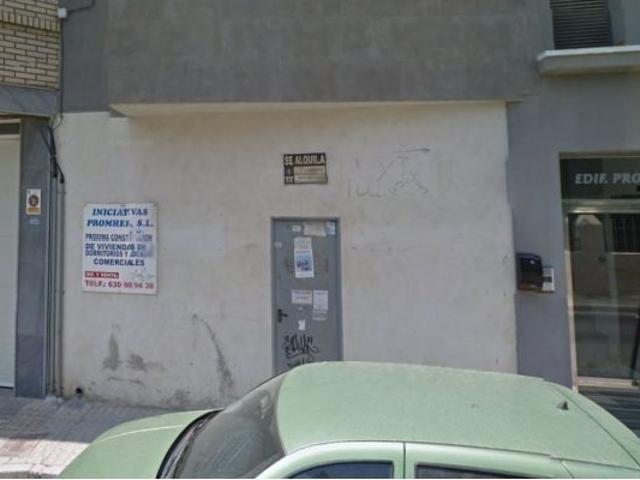 LOCAL COMERCIAL EN BASTO CON FACHADA A DOS CALLES