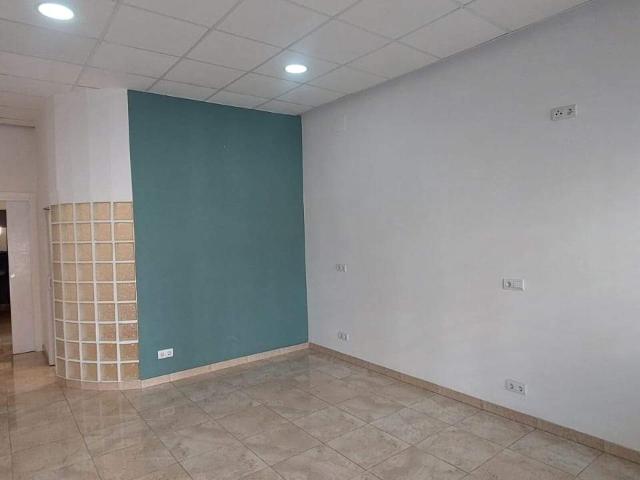 Local Comercial en Benicassim, Zona Voramar Ideal para Negocio