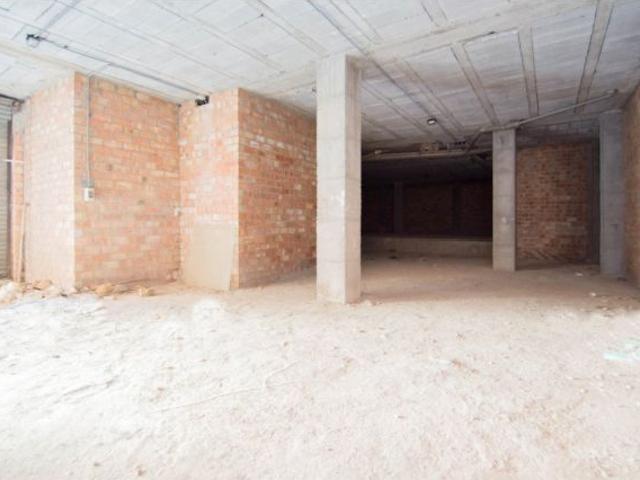 Local comercial en Granada zona Centro, 183 m. de superficie, junto a la plaza de Derecho