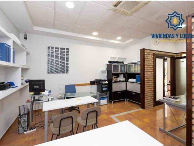 Local comercial en Granada, espalda Parque Lagos. Zona Colegio El Carmelo Carrefour