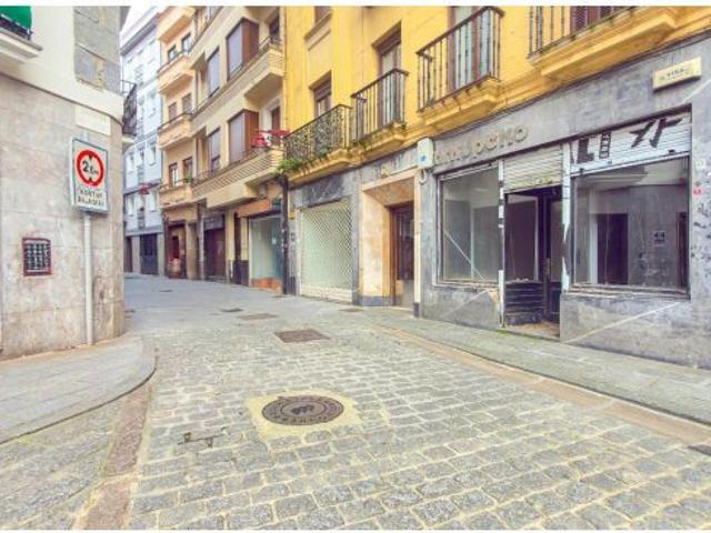 Local comercial en Gudarien Plaza