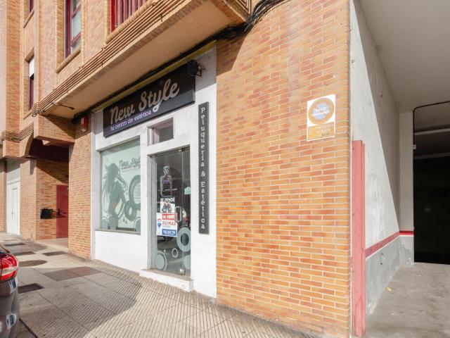 LOCAL COMERCIAL EN EL CENTRO DE COLLOTO AMPLIO, LUMINOSO Y VERSÁTIL