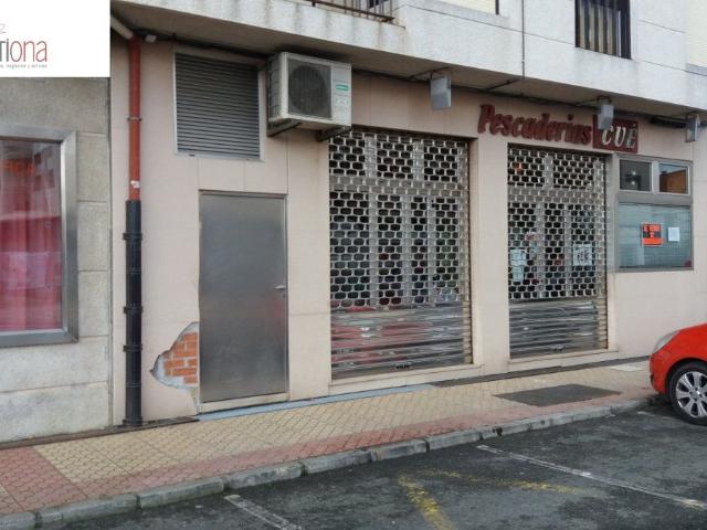 LOCAL COMERCIAL EN EL CENTRO DE LA VILLA. NOJA