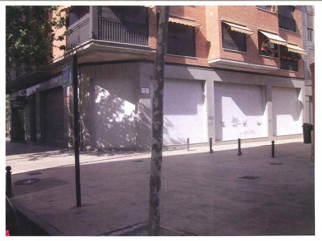 Local comercial en Elche zona Raval Puertas Coloradas 156m2 en planta baja y 20 m2 en altillo