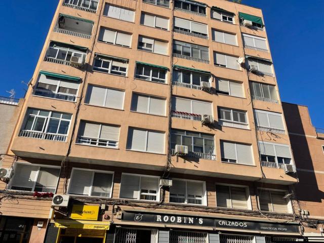 LOCAL COMERCIAL EN ELDA DE 179 M2 POR 78.000 EUROS