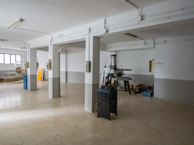 Local Comercial en Esquina, ¡Todo Exterior y con Excelente Ubicación!