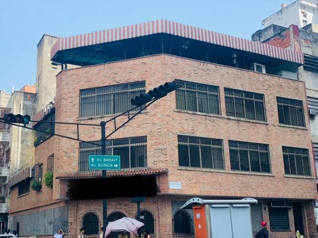 Local Comercial en esquina a pie de callemuy cerca de Av Baralt