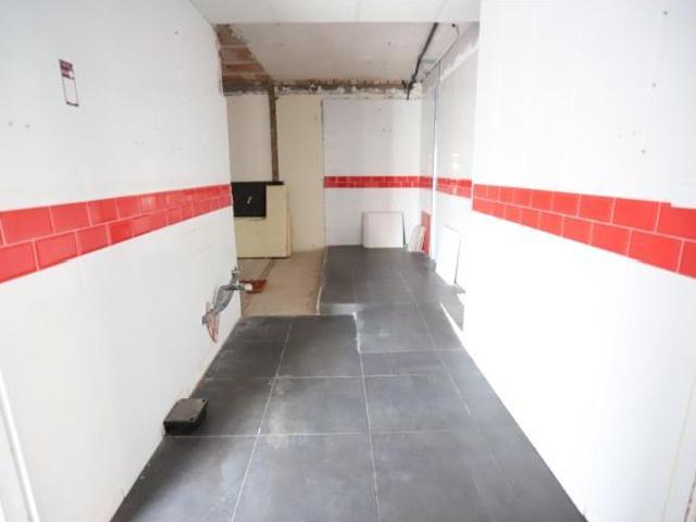 LOCAL COMERCIAL EN ESQUINA CON 115 m2 CONSTRUIDOS, UBICADO MUY PRÓXIMO AL HOSPITAL