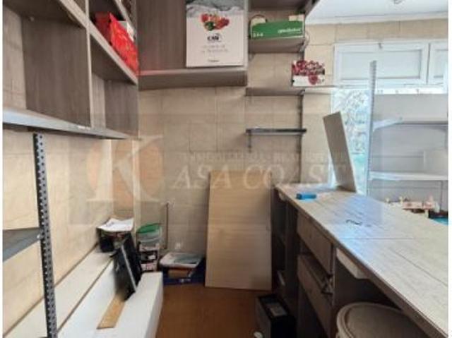 Local comercial en esquina en Avenida de Mijas, Fuengirola