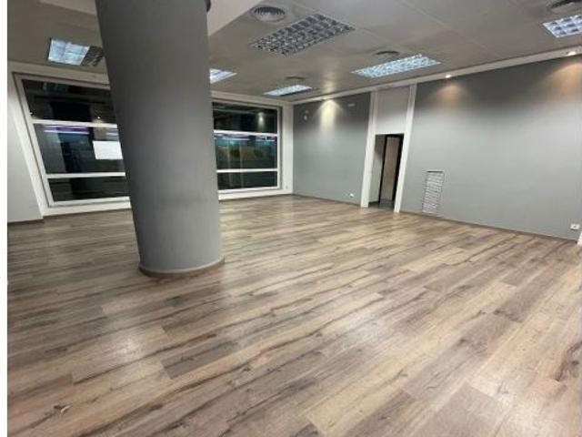 LOCAL COMERCIAL EN ESQUINA EN EL PASEO ZORRILLA