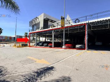 Local Comercial en ESQUINA frente Av Chapultepec, en Plaza Premium Desarrollo del Pedregal SLP