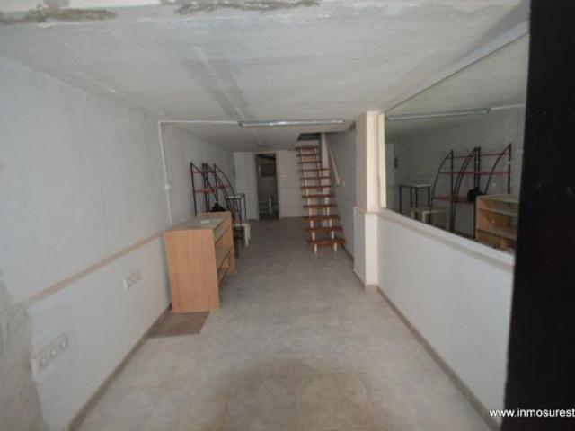 Local comercial en Orihuela cerca de la Glorieta Gabriel Miró, 55 m2. de superficie