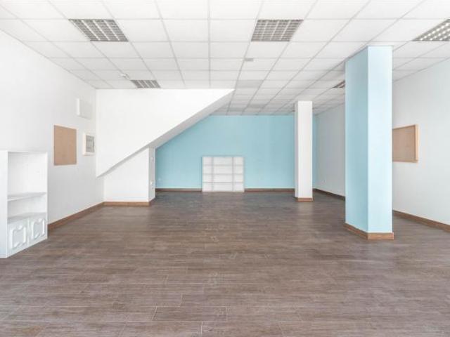 LOCAL COMERCIAL EN LAVIANA