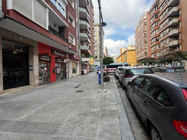 Local comercial en la calle Floranes