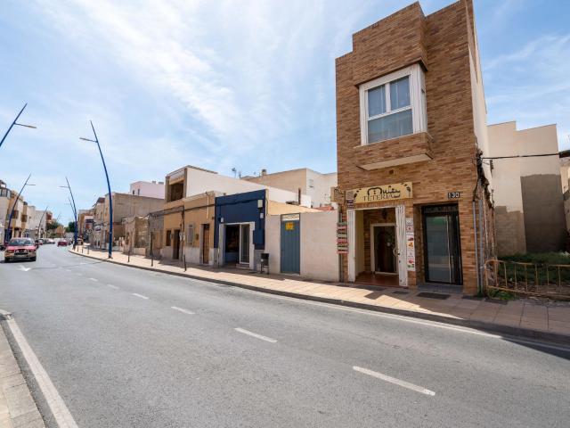 Local Comercial en La Cañada Almería