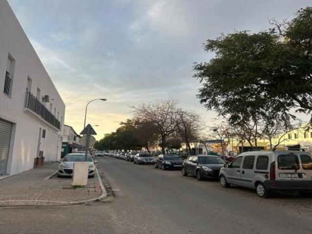 LOCAL COMERCIAL EN LA AVDA DEL SXXI