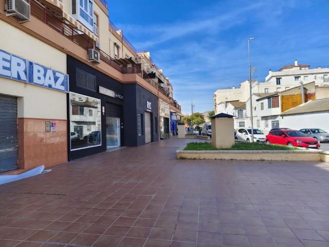 LOCAL COMERCIAL EN LA MEJOR ZONA DE ATARFE!