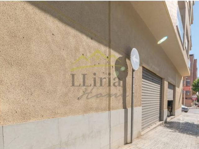 Local comercial en Mura con 123 m2 diafano y 2 puertas