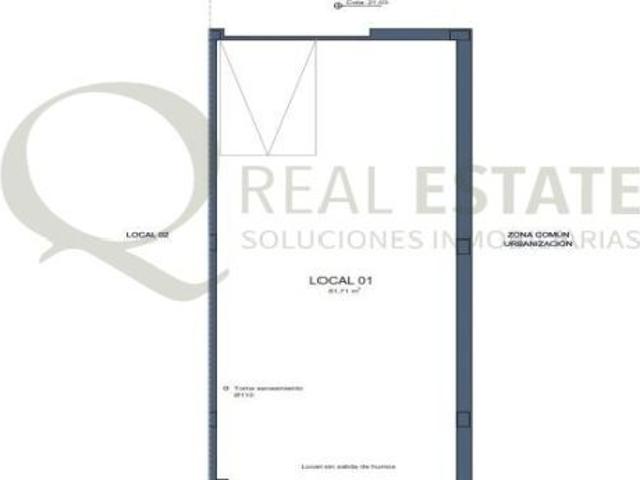 Local comercial en Sant Joan d’Alacant con escaparate acristalado en esquina y estética premium
