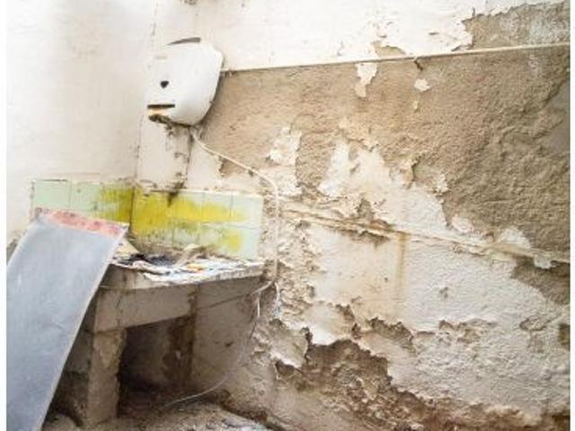 Local comercial, en planta baja, ideal para hacer vivienda o local de negocio