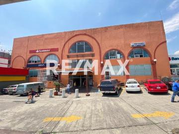 Local Comercial en Plaza Comercial Las Rosas