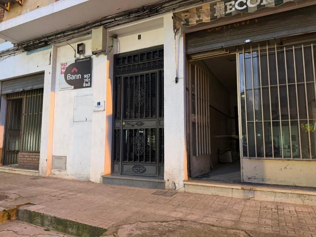 LOCAL COMERCIAL EN PLENO CENTRO, CON POSIBILIDAD DE HACER APARTAMENTOS
