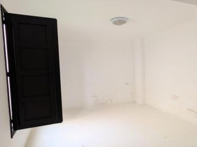 ¡LOCAL COMERCIAL EN PLENO CENTRO DE SANTA POLA CON FACHADA ACRISTALADA, ALTILLO, BUHARDILLA, PATIO P
