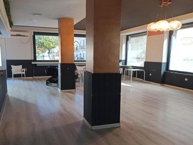 LOCAL COMERCIAL EN PLENO CENTRO DEL PUEBLO