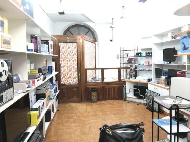 LOCAL COMERCIAL EN PRIMERA LÍNEA DE CALLE EN PLENO CASCO HISTÓRICO