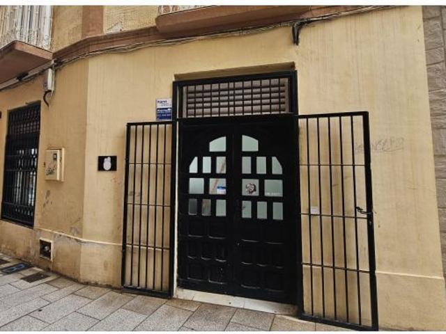 LOCAL COMERCIAL EN RENTABILIDAD EN PLENO CENTRO DE CARTAGENA