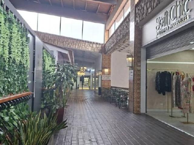 Local comercial en traspaso CC la Casona San Antonio de Los Altos