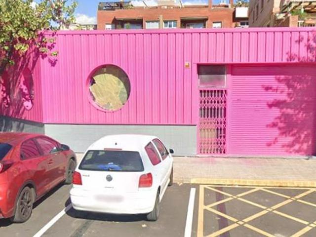 LOCAL COMERCIAL EN VENDA A IGUALADA * PÀRQUING DE 393m2