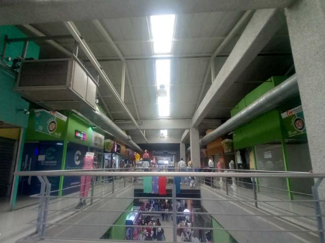 Local Comercial en Venta CC Guajiro Center YA 10046396