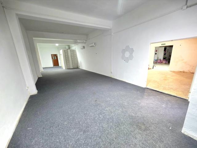 LOCAL COMERCIAL EN VENTA CENTRICO CON MUCHAS POSIBILIDADES