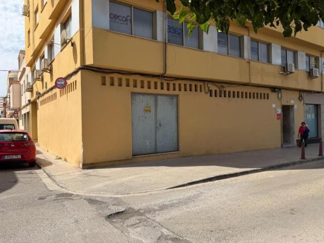 Local comercial en venta Alzira