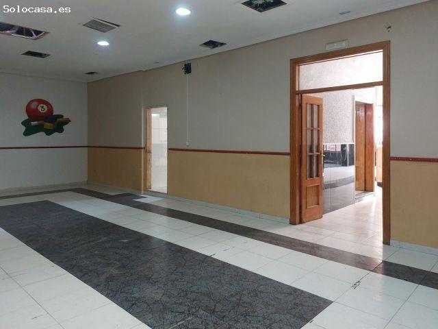 Local Comercial en Venta: Bar Cafetería con Salida de Humo