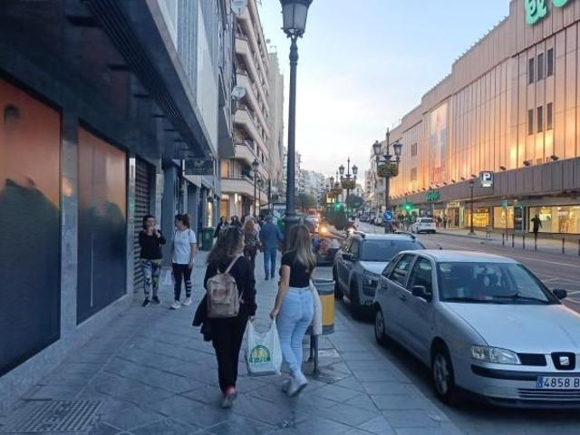 Local comercial en venta Granada