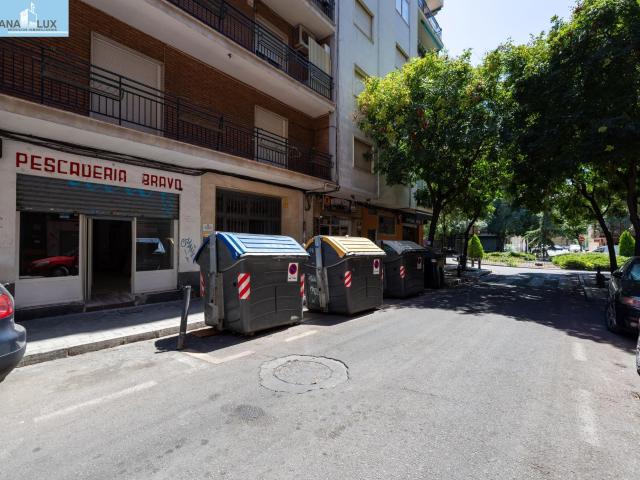 Local comercial en venta. Granada