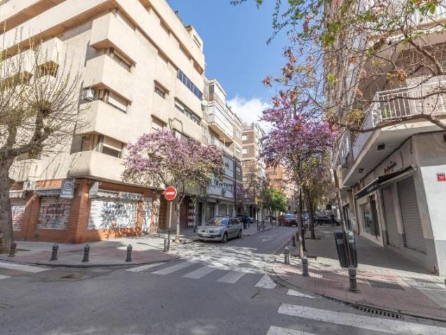 Local comercial en venta Granada