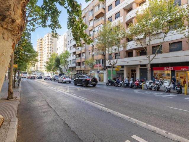 Local comercial en venta Granada