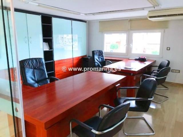 Local comercial en venta Denia