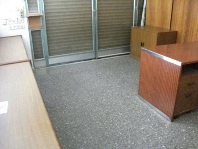 Local comercial en venta en Cornellà de Llobregat, de 65 m² por 129.000
