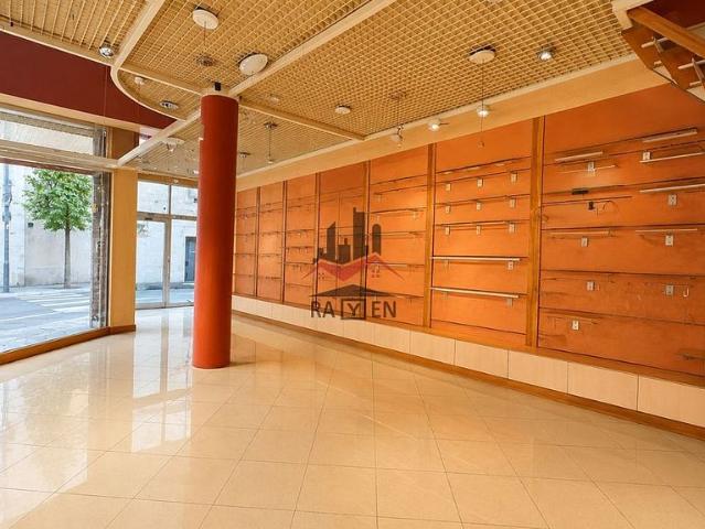 Local comercial en venta en calle Col·Legi, Figueres, de 240 m² 4 habitaciones por 340.000