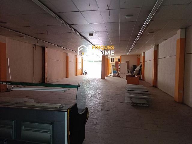 Local comercial en venta en calle Col·Legi, Lleida, de 328 m² 1 habitación por 126.000