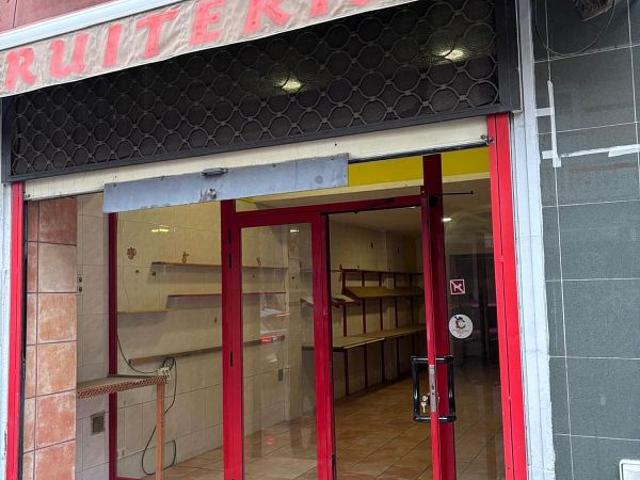 Local comercial en venta en calle Camp de Mart, Lleida, de 95 m² por 80.000