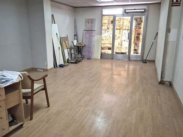 Local comercial en venta en calle Campoamor, Hospitalet de Llobregat, L´, de 98 m² 1 habitación por 96.600