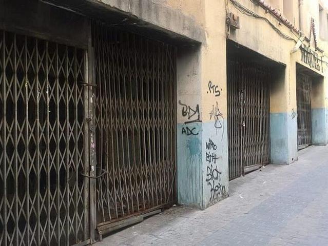Local comercial en venta en calle Can Llagosta, Badalona, de 21 m² por 21.500