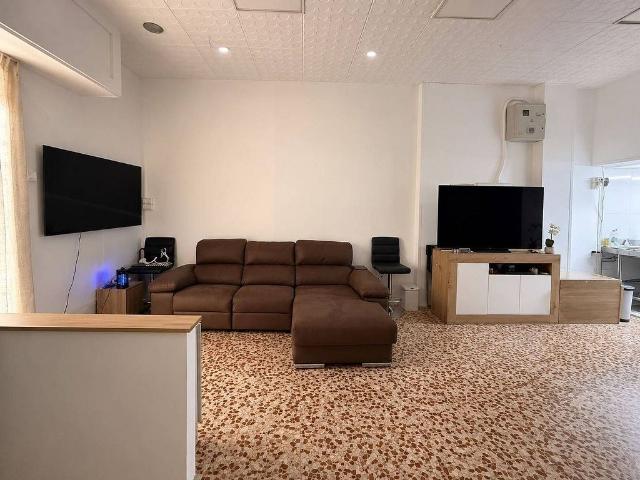 Local comercial en venta en calle Centre, Hospitalet de Llobregat, L´, de 60 m² 1 habitación por 180.000