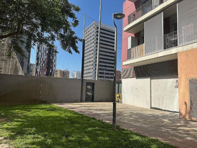 Local comercial en venta en calle Amadeu Torner, Hospitalet de Llobregat, L´, de 120 m² 1 habitación por 163.000