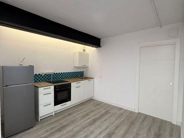Local comercial en venta en calle Ample, Badalona, de 36 m² 2 habitaciones por 100.000
